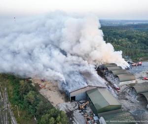 Ogromny pożar w Koniecpolu. Dogaszanie może potrwać kilka godzin