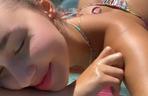 Marcelina Ziętek w bikini nad basenem