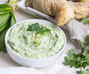 Przepis na pastę brokułową z twarogiem. Smarowidło do chleba w 3 krokach