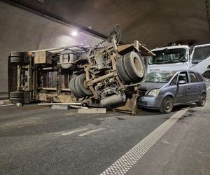 Tunel na Zakopiance został zamknięty. Przeprowadzono specjalną akcję służb ratunkowych
