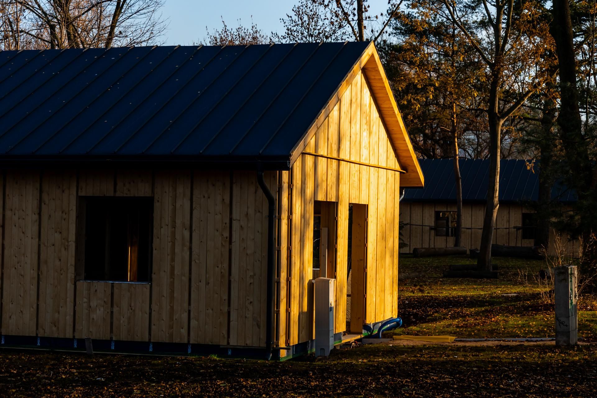 Odbudowa domków fińskich na Polu Mokotowskim