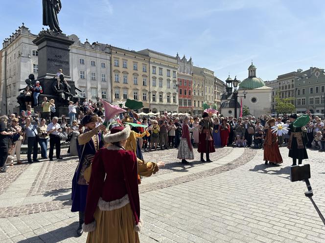 "Polonez wiosenny" na Rynku Głównym w Krakowie