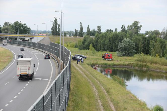 Prace strażaków na miejscu znalezienia ciała Dawidka