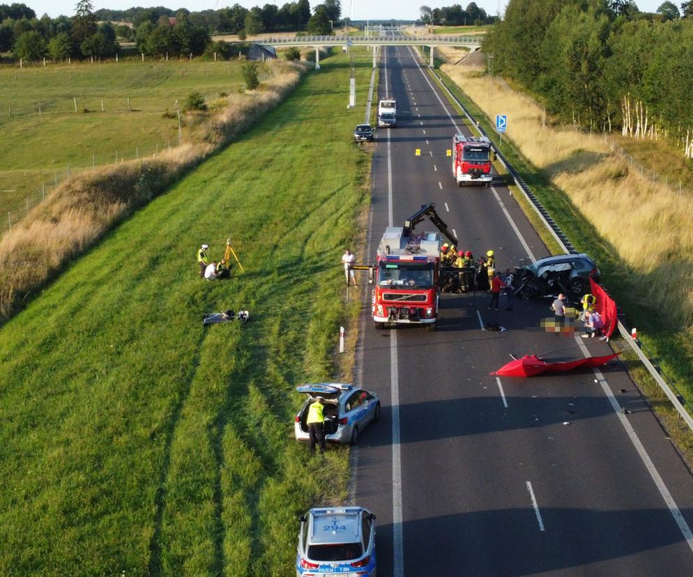 Straciła rodziców i braciszka w koszmarnym wypadku pod Elblągiem. Jaki jest stan zdrowia dziewczynki?