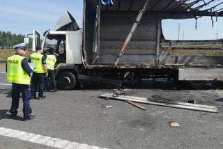 Karambol na trasie S7 pod Olsztynem - przepakowywali ładunek na pasie autostrady