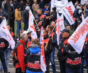 Protest Solidarności w Katowicach przed MCK. Chodzi o konferencję klimatyczną PRECOP
