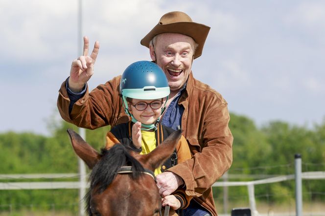 Kowboj o kulach. Tak Olbrychski wraca do zdrowia po operacji