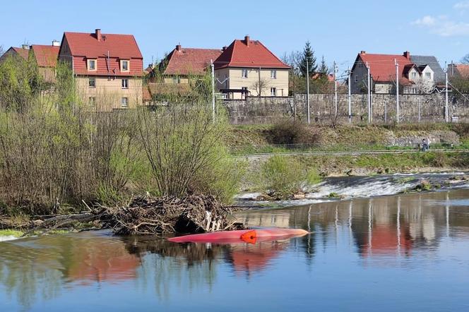 Tragedia podczas spływu kajakowego. Mężczyzna utonął w Nysie Kłodzkiej