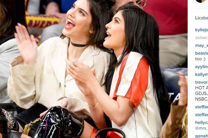 Kylie Jenner i Kendall Jenner na meczu