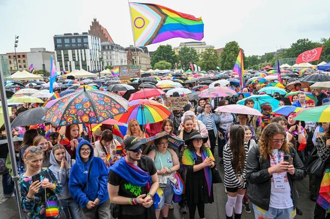 17. Wrocławski Marsz Równości wystartował. Na trasie pojawili się przeciwnicy 