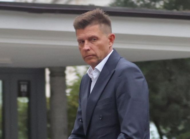  Petru śmiga na hulajnodze 