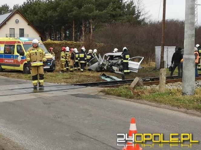 Wypadek w Osinach na przejeździe kolejowym