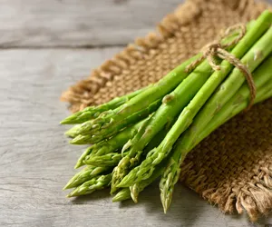 Jak gotować szparagi, by nie straciły swoich naturalnych właściwości? 