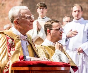 Procesja Bożego Ciała w Krakowie. Tłumy na ulicach miasta 