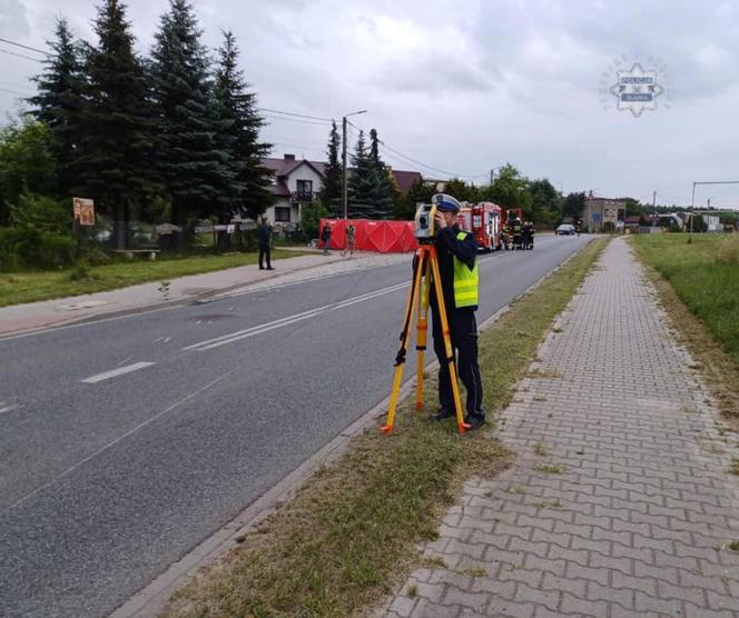 Ania i Olaf bawili się na dniach Kłobucka. On popijał. Wracają wypadli z drogi. 18-latka zginęła na miejscu 