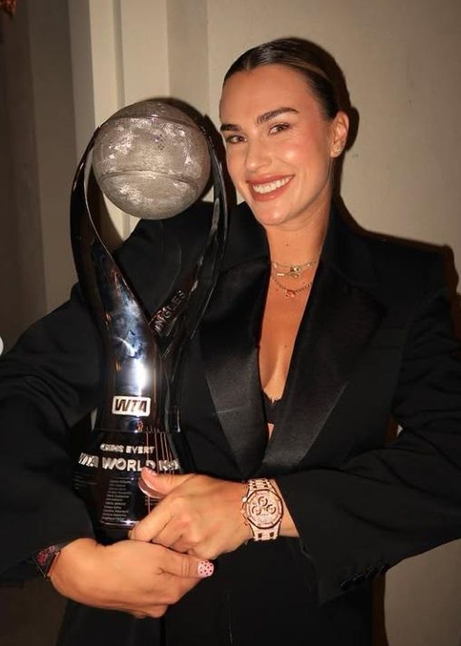 Aryna Sabalenka z pucharem