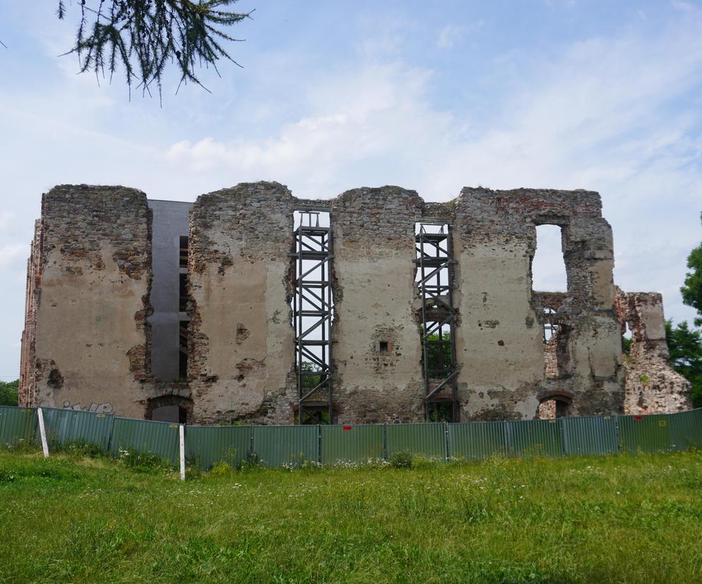 Te ruiny zamku kryją w sobie mroczną historię. Czy można je zwiedzać?