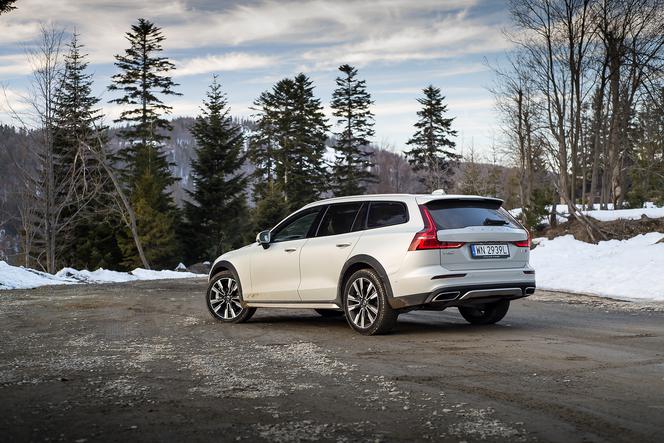 Volvo V60 Cross Country D4 190 KM AWD