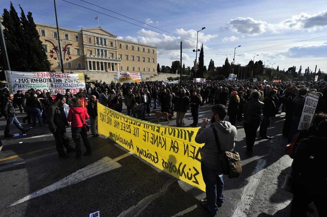 Grecja: Starcia anarchistów z policją w Atenach. Ranny został były minister transportu