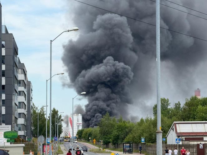 Pożar hali w Siemianowicach Śląskich