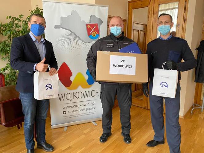 Więźniowie z Wojkowic walczą z koronawirusem. Szyją maseczki dla mieszkańców! [ZDJĘCIA]