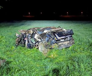 Wiedziała, że pił alkohol? 34-latka wypadła z auta i zginęła. Kierowca zatrzymany