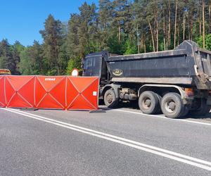 Śmiertelny wypadek na obwodnicy Słupska. Zginęły trzy osoby, w tym dziecko.