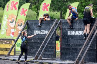 Runmageddon w Katowicach 2025. Błoto, pot i triumf na Hałdzie Kostuchna