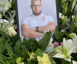 Przejmujący widok na grobie Jakuba Pracharczyka. 20-latek zginął w katastrofie awionetki
