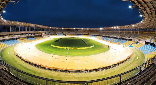 Pierwsze próby świateł udane. Ku końcowi montaż oświetlenia na stadionie w Gorzowie