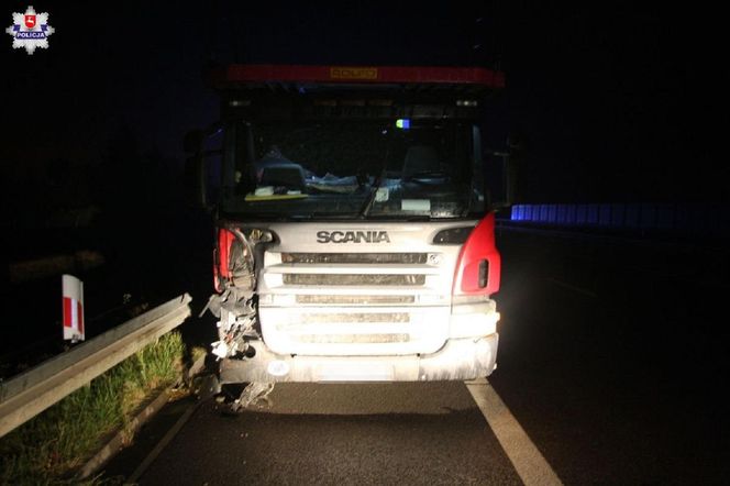 Tragedia na drodze S17. Wymieniali koło na poboczu, chwilę później już nie żyli