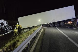 ​Dwa tiry zderzyły się na ekspresowej 5 niedaleko Rawicza [ZDJĘCIA]