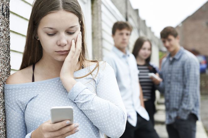 Cyberprzemoc (cyberbullying, cyberstalking): czym się objawia i jakie są jej rodzaje? Jak reagować na cyberprzemoc?
