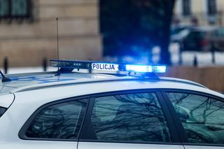 2-latka miała poważne problemy z oddychaniem. Policjanci eskortowali rodzinę do szpitala