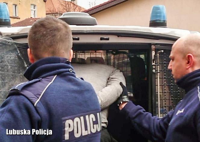 Próbował włamać się do komendy policji w Żarach! Gdy się nie udało, zaatakował mundurowych śrubokrętem [ZDJĘCIA]. 