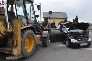 Przerażający wypadek w Bystrzycy. Stalowy hol przeciął auto na pół