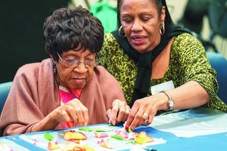 Żąda $50 milionów dla seniorów