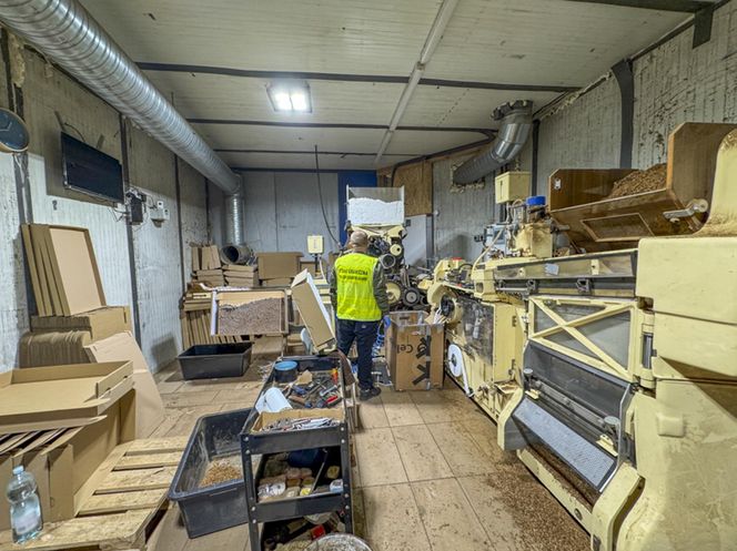 Nielegalna fabryka papierosów zlikwidowana! Milion papierosów w kartonach po pizzy