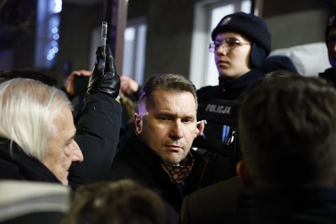 Protest polityków PIS przeciwko zatrzymaniu Wąsika i Kamińskiego