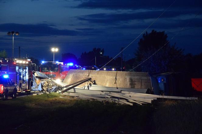 Horror rozegrał się w sekundę. Krzysztof nie żyje, jego żona i córka walczą o życie. Wszystko przez oponę