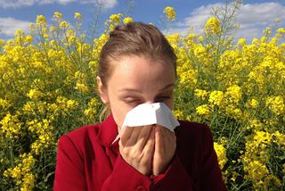 Alergicy w tym roku mają trudniej. Wszystko przez pandemię koronawirusa
