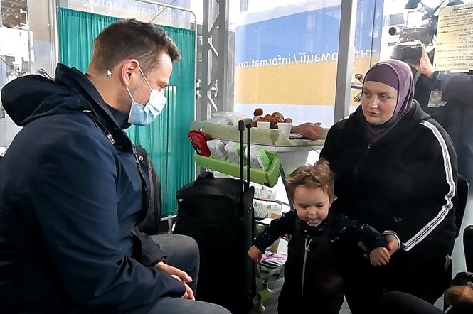 Trzaskowski na na dworcu z uchodźcami z Ukrainy