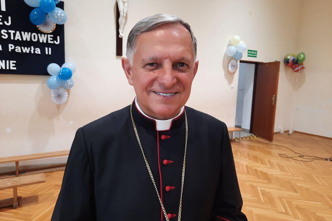 Abp Mokrzycki: Ludzie chcą nie tylko wspominać Jana Pawła II, ale chcą mieć go jako orędownika