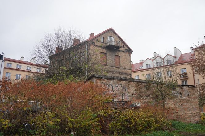Opuszczona zabytkowa kamienica przy ul. Sienkiewicza w Białymstoku