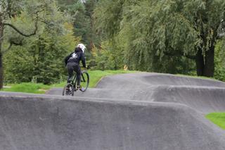 Budowa pumptracków w Osiecznej i Kąkolewie