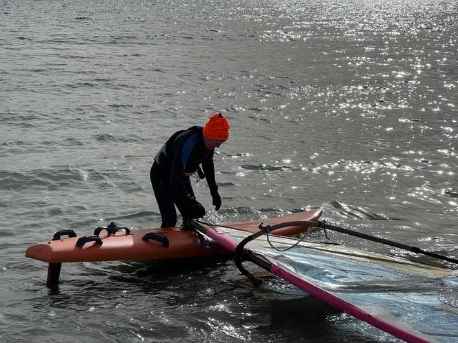 Małolat z Gdyni czyli Piotr Dudek pobija rekord Guinnessa na desce surfingowej