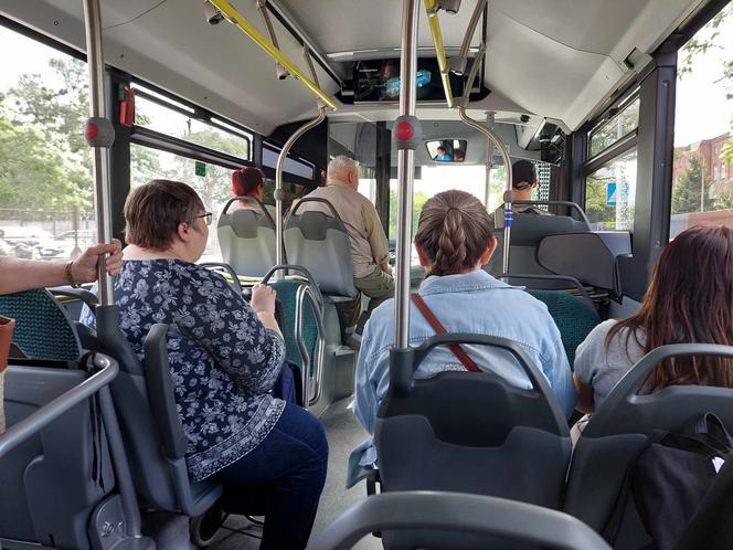 Byliśmy na przejażdżce elektrycznym autobusem po Bydgoszczy. Furorę robi jeden drobiazg 