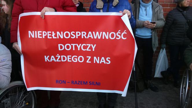 Rodzice niepełnosprawnych od urodzenia protestowali w Toruniu