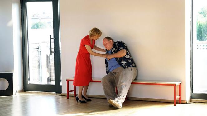 Barwy szczęścia, odcinek 1957. Andrzej Tomala (Bartłomiej Nowosielski), Sabina (Barbara Kurzaj)