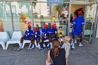 Zapobiegła deportacji chłopców z Senegalu